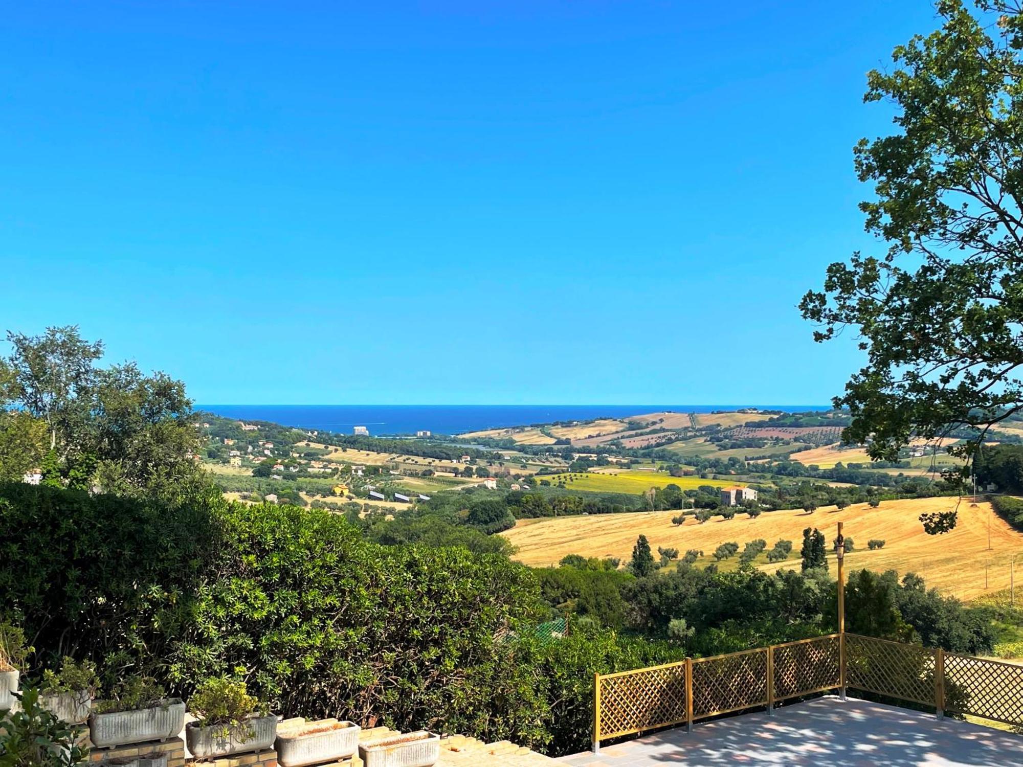 Villa Lucilla - B&B Rooms And Pool Potenza Picena Exterior photo